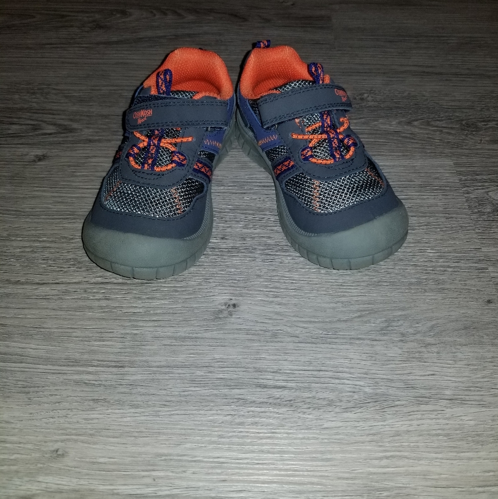 Toddler outdoor shoes it excellent condition